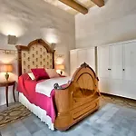 別荘 Palazzo Rose Of Rhodes By Vallettastay