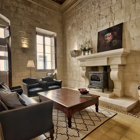 בית נופש Palazzo Rose Of Rhodes By Vallettastay