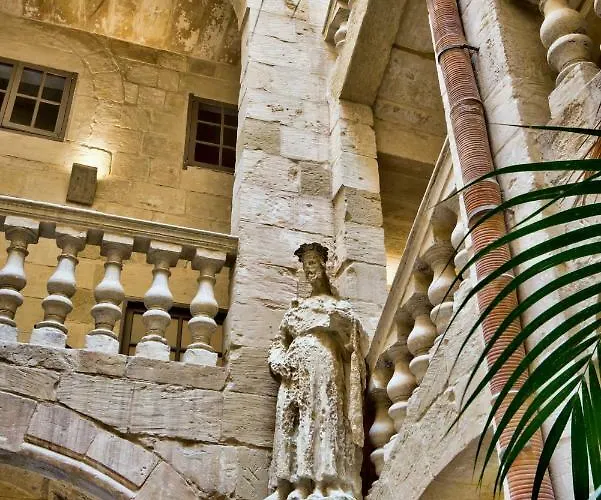 בית נופש Palazzo Rose Of Rhodes By Vallettastay