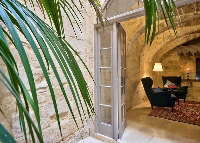 בית נופש Palazzo Rose Of Rhodes By Vallettastay